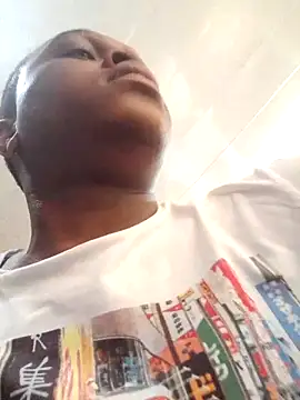 Snapshot of Moet_Chandon chatting on 10.09.25 Moet Chandon online show from 10.09.25