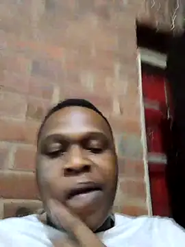 Snapshot of Moet_Chandon chatting on 11.02.25 Moet Chandon online show from 11.02.25