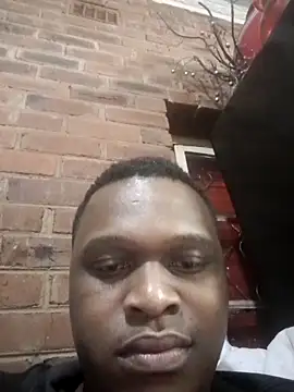 Snapshot of Moet_Chandon chatting on 11.09.25 Moet Chandon online show from 11.09.25