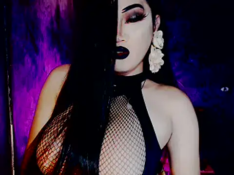 Snapshot of Mistress4fun chatting on 10.19.25 Mistress4fun online show from 10.19.25