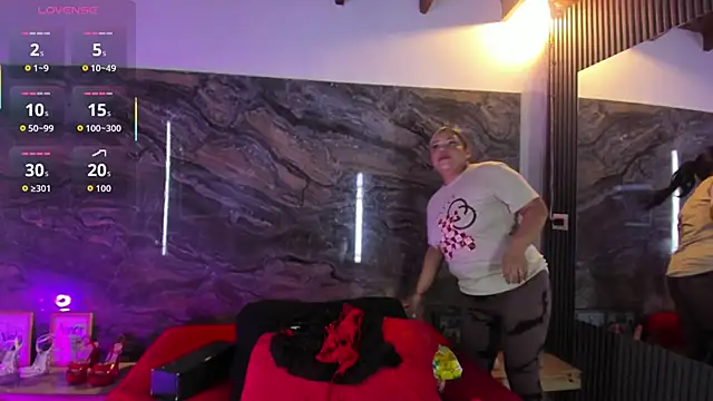 Snapshot of Brenda-maz chatting on 10.12.25 Brenda-maz online show from 10.12.25