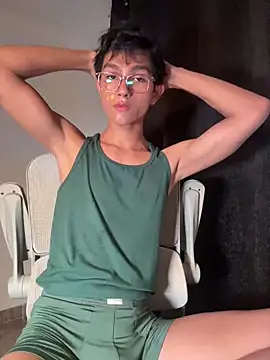 Snapshot of Angel_bunny2 chatting on 11.09.25 Angel bunny2 online show from 11.09.25