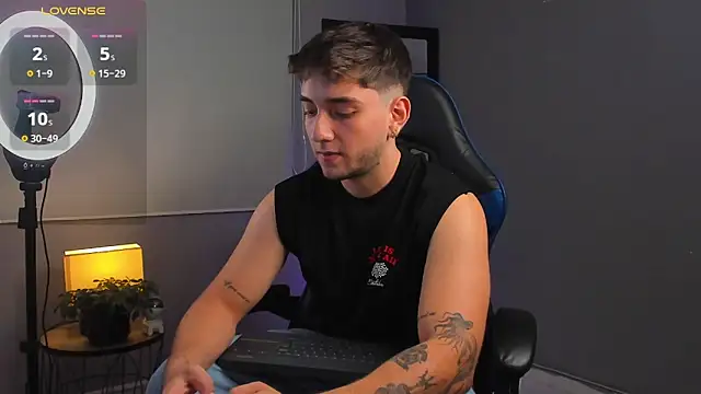 Snapshot of IamAngelCamilo chatting on 11.11.25 IamAngelCamilo online show from 11.11.25