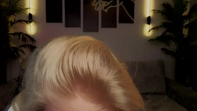 Snapshot of emilyshepar_d chatting on 10.17.25 emilyshepar d online show from 10.17.25