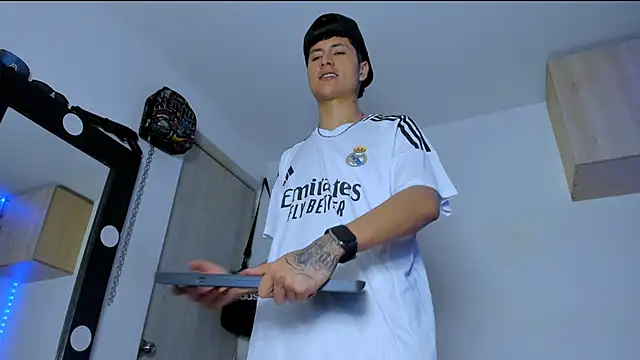 Mateo Escobar online show from 09.11.25