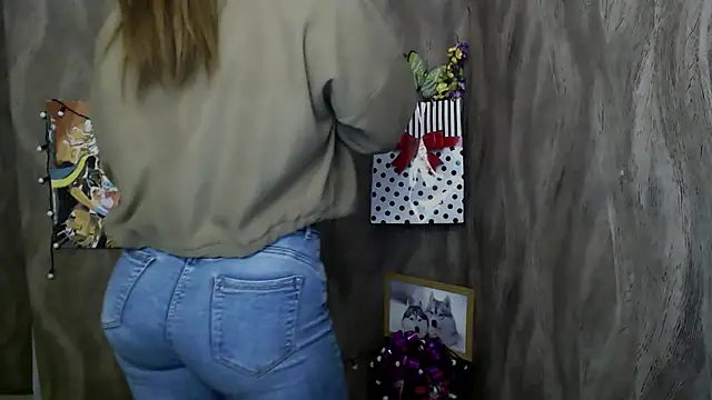 Snapshot of Linda_S_ chatting on 10.07.25 Linda S online show from 10.07.25