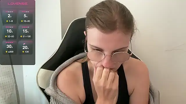 BustyKellyXXX online show from 10.13.25