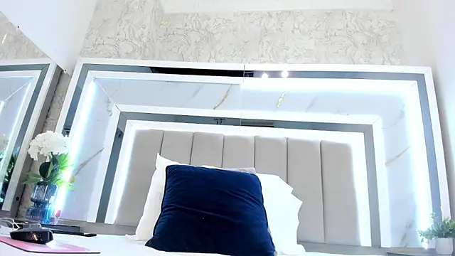 melodycharlotte online show from 10.24.25