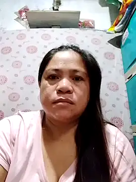 Snapshot of pinay_labb chatting on 10.22.25 pinay labb online show from 10.22.25