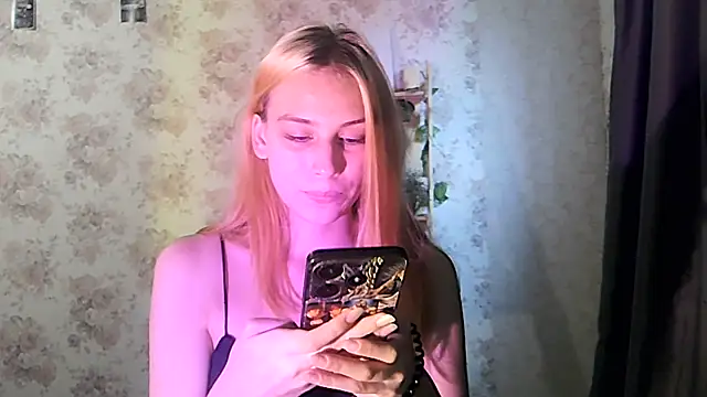 ClaireLaSweet online show from 10.04.25