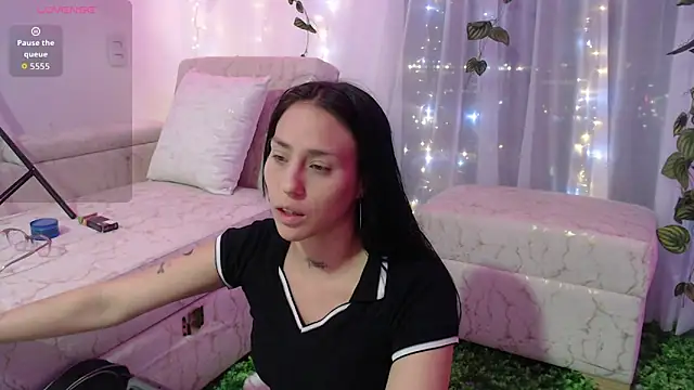 Snapshot of MELANISHAW chatting on 09.26.25 MELANISHAW online show from 09.26.25