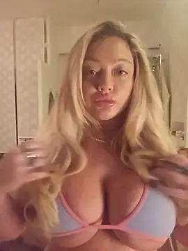 Snapshot of misstitmouseofficial chatting on 09.19.25 misstitmouseofficial online show from 09.19.25