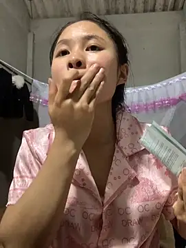 Snapshot of NhuFox chatting on 10.02.25 NhuFox online show from 10.02.25