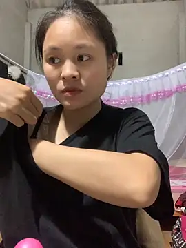 Snapshot of NhuFox chatting on 10.08.25 NhuFox online show from 10.08.25