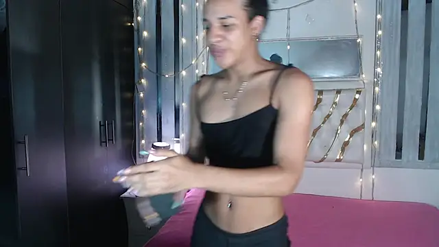Snapshot of julieta_sweet_ chatting on 09.20.25 julieta sweet online show from 09.20.25