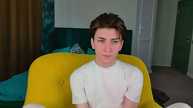 Snapshot of Oliver_Starboy chatting on 09.16.25 Oliver Starboy online show from 09.16.25
