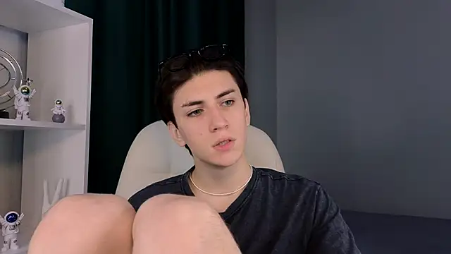 Snapshot of Oliver_Starboy chatting on 09.20.25 Oliver Starboy online show from 09.20.25