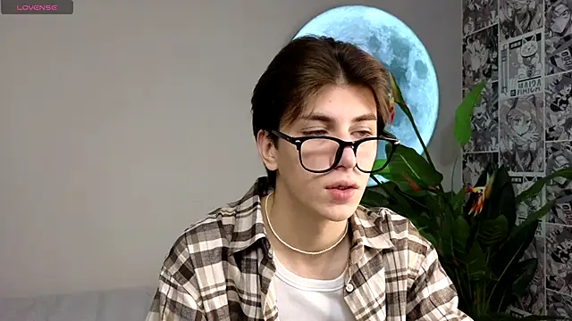 Snapshot of Oliver_Starboy chatting on 10.03.25 Oliver Starboy online show from 10.03.25