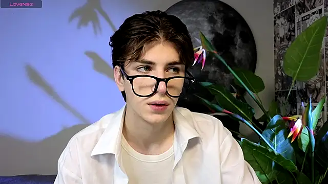 Snapshot of Oliver_Starboy chatting on 10.09.25 Oliver Starboy online show from 10.09.25