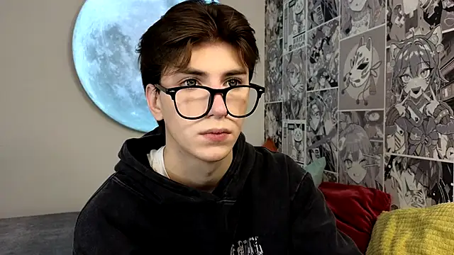 Snapshot of Oliver_Starboy chatting on 10.16.25 Oliver Starboy online show from 10.16.25