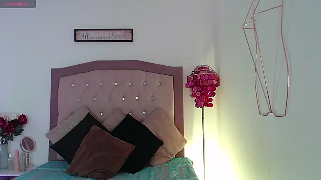 Snapshot of AmelieAndAce chatting on 09.20.25 AmelieAndAce online show from 09.20.25