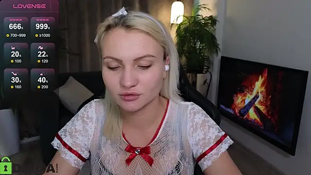 Snapshot of Cameronlovely_ chatting on 10.23.25 Cameronlovely online show from 10.23.25