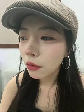Snapshot of yuanyuanzi99 chatting on 09.19.25 yuanyuanzi99 online show from 09.19.25