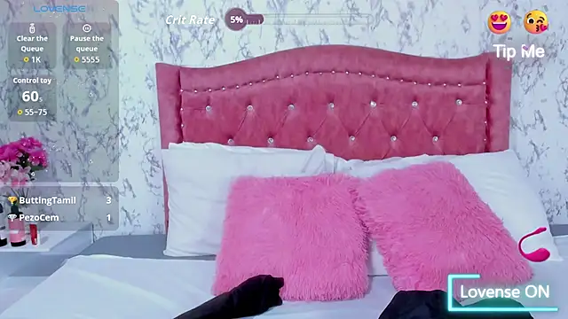 SofiiFoox online show from 10.18.25