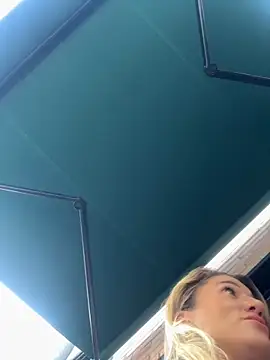 Snapshot of CamyBlossom chatting on 10.11.25 CamyBlossom online show from 10.11.25