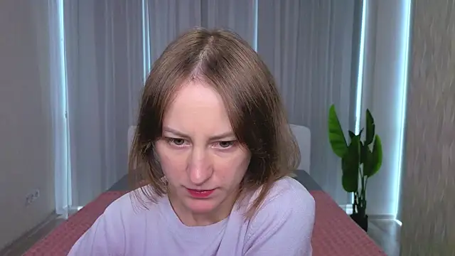 LuluChiiii online show from 10.10.25