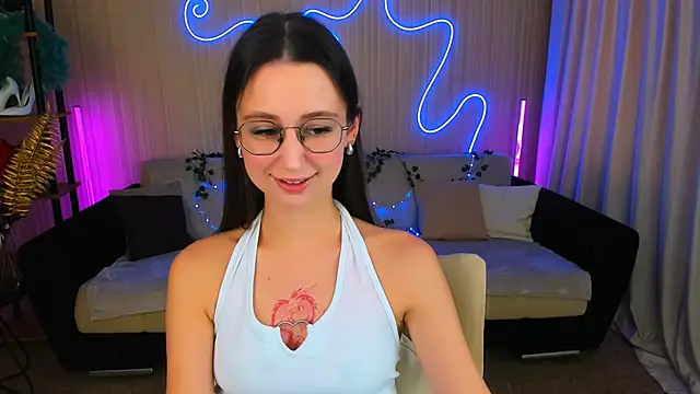 YourLovellyStory online show from 09.18.25