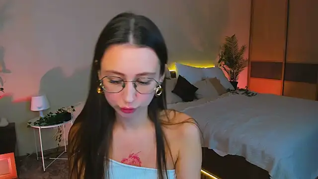 YourLovellyStory online show from 10.12.25