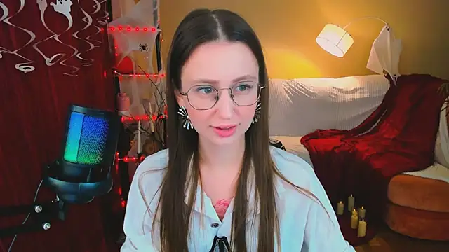 YourLovellyStory online show from 10.27.25