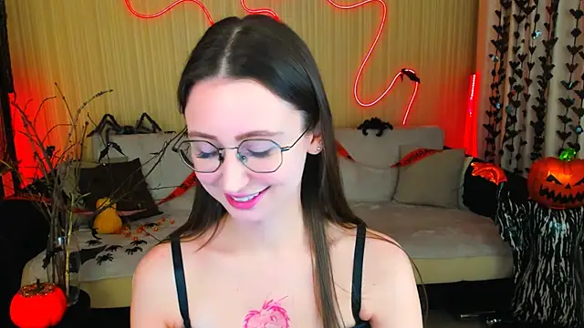 YourLovellyStory online show from 10.30.25