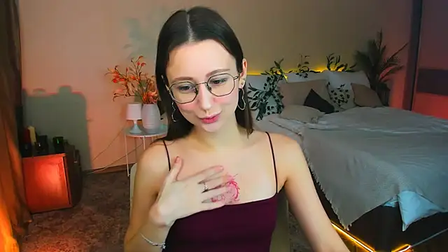 YourLovellyStory online show from 11.20.25