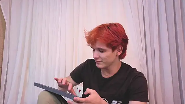 Snapshot of oliver_big19 chatting on 09.29.25 oliver big19 online show from 09.29.25