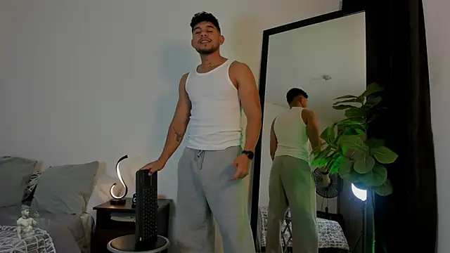 Snapshot of austin_spears_ chatting on 09.13.25 austin spears online show from 09.13.25