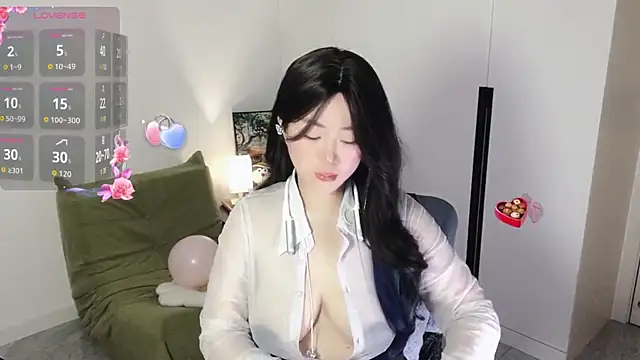 Emmaq996 online show from 09.10.25