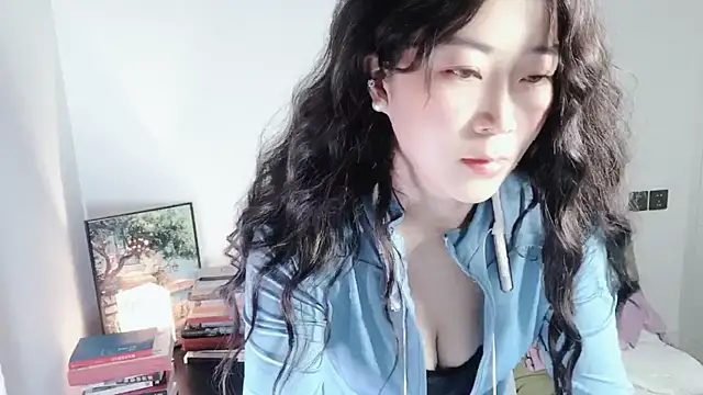 Emmaq996 online show from 10.21.25