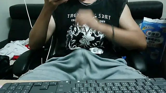 Snapshot of bigbb101011 chatting on 10.30.25 bigbb101011 online show from 10.30.25