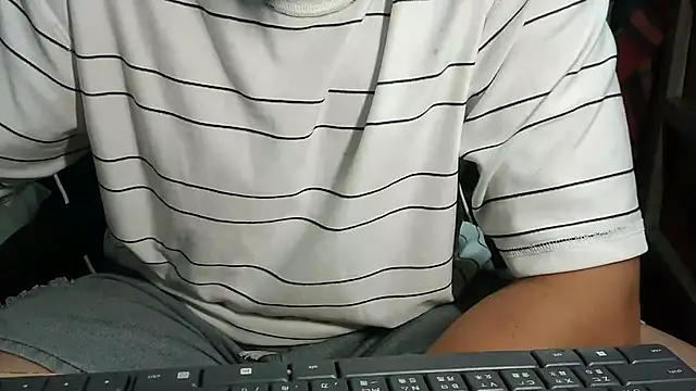 Snapshot of bigbb101011 chatting on 11.11.25 bigbb101011 online show from 11.11.25