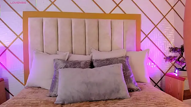 GretaVelvet online show from 11.27.25