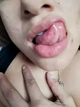 Snapshot of Angels_tomsop chatting on 10.09.25 Angels tomsop online show from 10.09.25