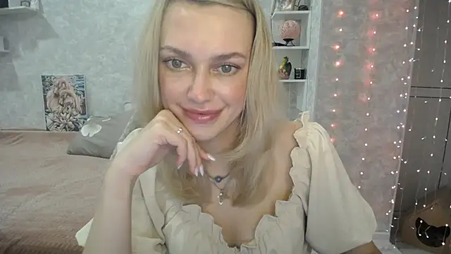 Snapshot of NickyAdamidi chatting on 09.20.25 NickyAdamidi online show from 09.20.25