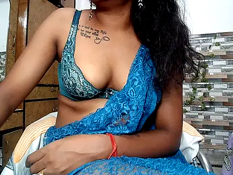 Snapshot of HOT_AARVI11 chatting on 10.10.25 HOT AARVI11 online show from 10.10.25