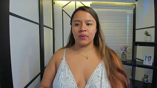 ElaBourn  online show from 12.05.25