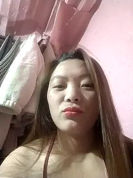 Snapshot of Thuyta chatting on 09.30.25 Thuyta online show from 09.30.25