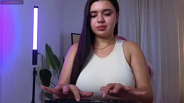 Snapshot of courtneyk_ chatting on 10.16.25 courtneyk online show from 10.16.25