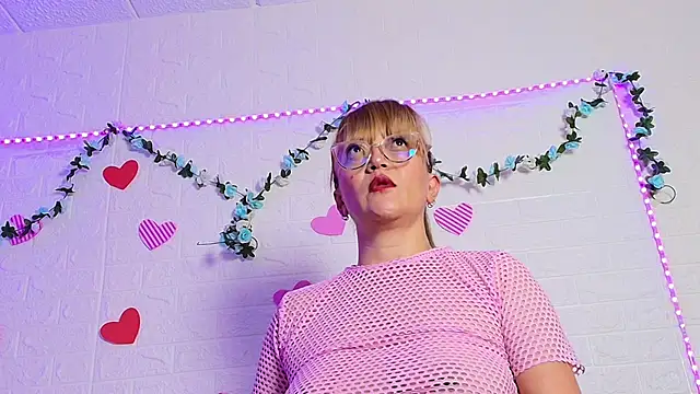 naomi diamond  online show from 11.04.25