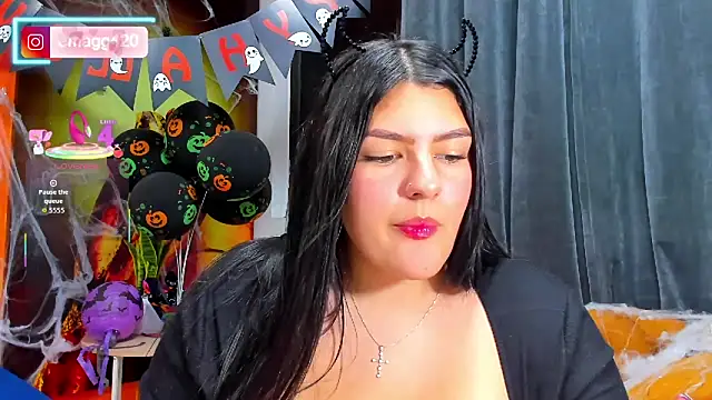 Snapshot of ema_grey chatting on 10.30.25 ema grey online show from 10.30.25